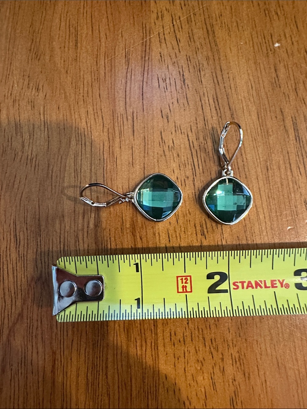 Napier green gem and goldtone earrings with snap clasp closure. - Picture 4 of 4